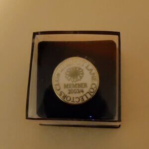Lilliput Lane Collectors Club Pin 03/04